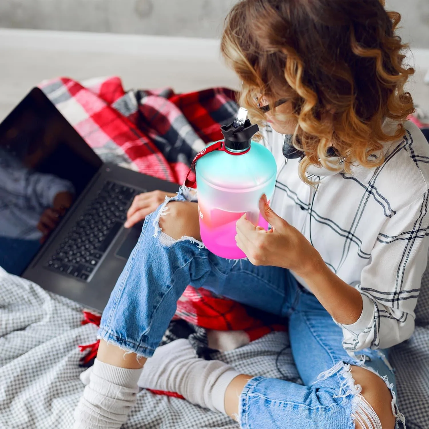 BPA Free Plastic Drinking Water Bottle with Straw